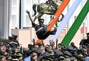 ராணுவ பயிற்சி நிறைவு அணிவகுப்பு மகிழ்ச்சியில் திளைத்த இளம் வீரர்கள்