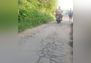கான்கிரீட் சாலை சேதம் புதுப்பிக்க வலியுறுத்தல்