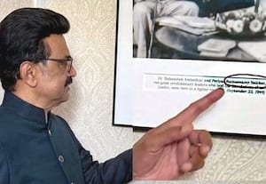  ஜாதியுடன் ஈ.வெ.ராமசாமி; முதல்வர் படத்தால் சர்ச்சை