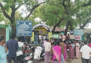 மதிய உணவில் பல்லி; 87 பேருக்கு சிகிச்சை