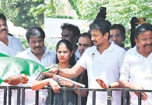 செப்., 15க்குள் பணியை முடிங்க: மாநகராட்சி குழப்பம்  ரூ.30 கோடி பணியை துவக்குங்க: உதயநிதி