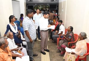 மக்கள் குறைகேட்பு கூட்டம் 555 மனுக்கள் குவிந்தன
