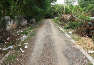 தீயணைப்பு அலுவலக சாலை சீரமைக்க நடவடிக்கை தேவை