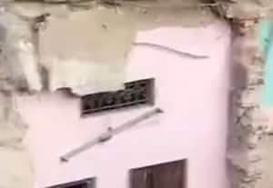 டில்லியில் இடிந்து விழுந்த 4 மாடி கட்டடம்: சிக்கி தவித்த 14 பேர் பத்திரமாக மீட்பு