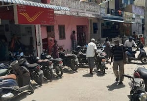 சாலையில் நிறுத்தும் வாகனங்களால் அவதி