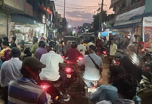 குன்றத்துார் மேட்டு தெருவில் தினமும் நெரிசல்