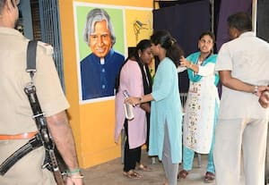 தேசிய பாதுகாப்பு அகாடமி தேர்வு 2 மையங்களில் 210 பேர் பங்கேற்பு