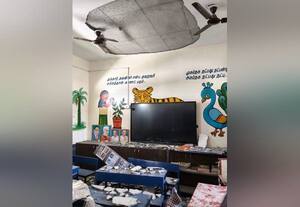  கட்டி 9 மாதங்களே ஆன பள்ளி மேற்கூரை பெயர்ந்து விழுந்தது