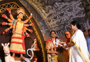 அரசியல் போராக மாறிய துர்கா பூஜை; பிராந்தியவாதமா; தேசியவாதமா?