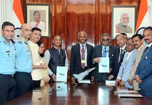 இந்திய விமானப்படைக்கு மேலும் 97 தேஜஸ் போர் விமானங்கள்: மத்திய அரசு ஒப்பந்தம்