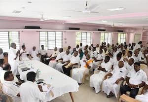 வெள்ளக்கோவில் கூடுதல் நீர் விவகாரம்; பாசன சபை தலைவர்கள் ஆலோசனை