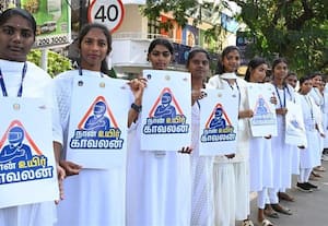 விபத்தில்லா கோவை; 'உயிர்' சார்பில் மனித சங்கிலி: கைகோர்த்து விழிப்புணர்வு ஏற்படுத்திய கல்லுாரி மாணவ, மாணவியர்