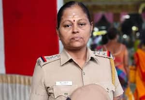  கோவையில் சரக்கு வாகனம் மோதி பைக்கில் சென்ற பெண் இன்ஸ்பெக்டர் பலி