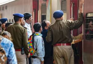 'டிக்கெட்' இல்லாமல் பயணிப்போரை பிடிக்க ரயில்வேயில் 50 சிறப்பு குழுக்கள்