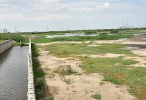 கரையே இல்லாத கொசஸ்தலை ஆறு வெள்ளம் பெருக்கெடுத்தால் பேராபத்து