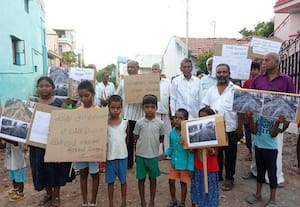 சாலை வசதி வேண்டும்; பொதுமக்கள் போராட்டம்