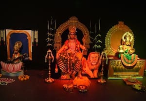 இறை வடிவ மனித கொலு பள்ளி மாணவியர் அசத்தல்