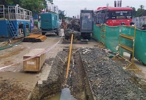 கிடப்பில் போடப்பட்ட எரிவாயு குழாய் பதிப்பு பணி சோழிங்கநல்லுாரில் கடும் போக்குவரத்து நெரிசல்