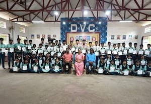 த.வீ.செ., பள்ளியில் மாணவர்களுக்கு பாராட்டு