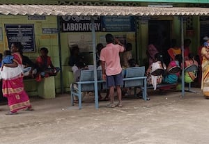 பொன்னேரியில் மர்ம காய்ச்சல் உள்ளாட்சி அமைப்புகள் அலட்சியம்