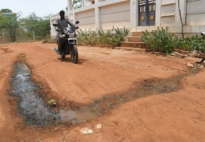குடிநீர் சப்ளையின்றி வரி கேட்கும் அவலம் அரண்மனைப்புதுார் திருப்பதி நகர் குடியிருப்போர் குமுறல்