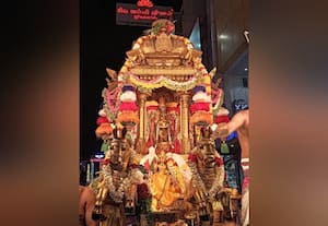 மணக்குள விநாயகர் கோவிலில் தங்கத் தேர் வீதியுலா