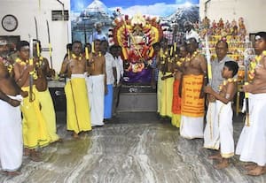 அம்மன் மகிஷா சூரமர்த்தினி அலங்காரத்தில் அருள்பாலிப்பு