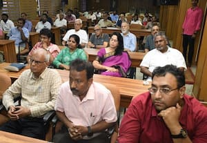 'விபத்தில்லா கோவை' உருவாக்கும் திட்டம்: தன்னார்வலர்களுடன் போலீசார் ஆலோசனை