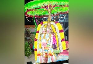 குதிரை வாகனத்தில் காளிகாம்பாள்
