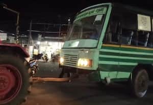 டிராக்டரில் கட்டி இழுத்த அரசு பஸ்