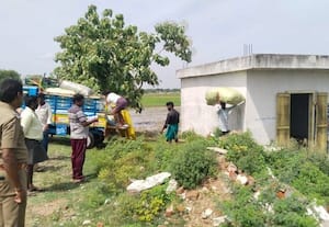 ரூ.8 லட்சம் வெடி பதுக்கல்: குடோனுக்கு 'சீல்'
