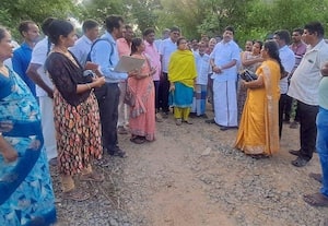 முண்டியம்பாக்கத்தில் ரயில்வே மேம்பாலம்; அதிகாரிகள், எம்.எல்.ஏ., ஆய்வு 