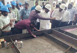 இரும்பு உதிரிபாகங்கள் தயாரிக்கும் தொழிற்சாலையில் அமைச்சர் ஆய்வு