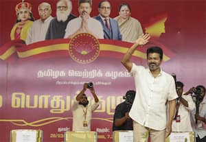 கரூர் சம்பவத்தில் விஜயை கைது செய்ய திட்டம்? 7 கேள்விகளுடன் தகவல் சேகரித்த உளவுத்துறை
