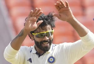 'ராஜாதி ராஜா' ஜடேஜா மாயாஜாலம்... * இந்திய அணிக்கு இன்னிங்ஸ் வெற்றி