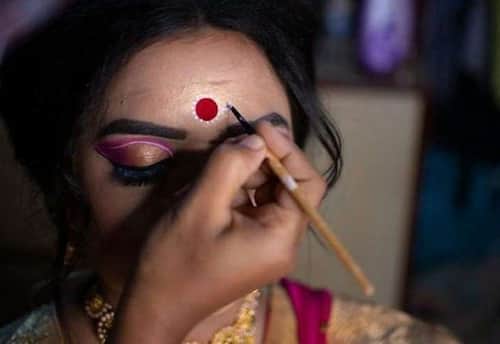  உங்கள் முகத்துக்கு ஏற்ற பொட்டு எது?