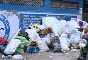 லிங்கனுாரில் குறுகிய தரைப்பாலத்தில் தடுமாற்றம்!