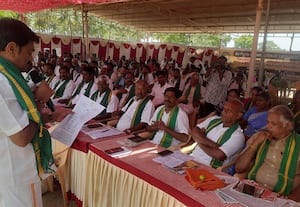 புறவழிச்சாலை திட்டத்துக்கு எதிர்ப்பு; விவசாயிகள் உண்ணாவிரதம்