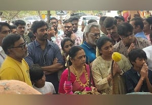 குலதெய்வம் கோவிலில் நடிகர் தனுஷ் சுவாமி தரிசனம்