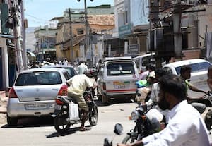 பஸ் ஸ்டாண்ட் செல்லும் ரோடு சேதம்; ஓட்டுனர்கள் பரிதவிப்பு
