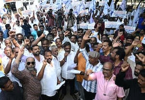 கேபிள் 'டிவி' ஆப்பரேட்டர்கள் எழும்பூரில் போராட்டம்