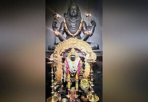 ராஜகுபேரருக்கு ரூபாய் நோட்டு மாலை
