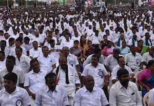 பொதுக்கூட்ட மைதானத்தில் குவியும் பாலிதீன்: அரசியல் கட்சியினரே பொறுப்பேற்க யோசனை