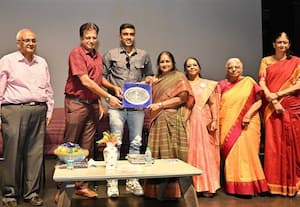 கிரிக்கெட் வீரர் அஸ்வினுக்கு பாராட்டு