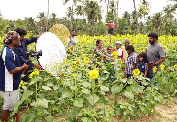 திரைப்படம் தயாரிக்கும் கிராம மக்கள்; கொரோனா கால சம்பவம் படமாகிறது