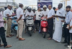 'உங்களுக்காக ெஹல்மெட், சீட்பெல்ட் அணியுங்கள்'