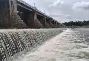 பூண்டி ஏரியில் இருந்து நீர்திறப்பு அதிகரிப்பு; சென்னை மக்களுக்கு வெள்ள அபாய எச்சரிக்கை