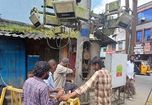  பழைய பஸ் ஸ்டாண்ட் ஐமாஸ் லைட் சீரமைப்பு : தினமலர் செய்தி எதிரொலி