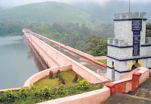 கனமழையால் 137 அடியை தாண்டியது முல்லைப் பெரியாறு நீர்மட்டம்: 13 மதகுகளில் தண்ணீர் திறப்பு