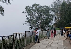 'கொடை' யில் குவிந்த வட மாநில பயணிகள்